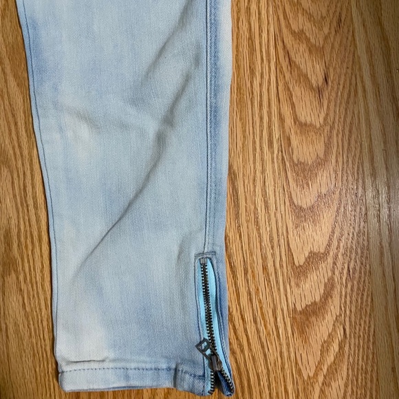 Levi’s Denim Capris - Picture 2 of 5